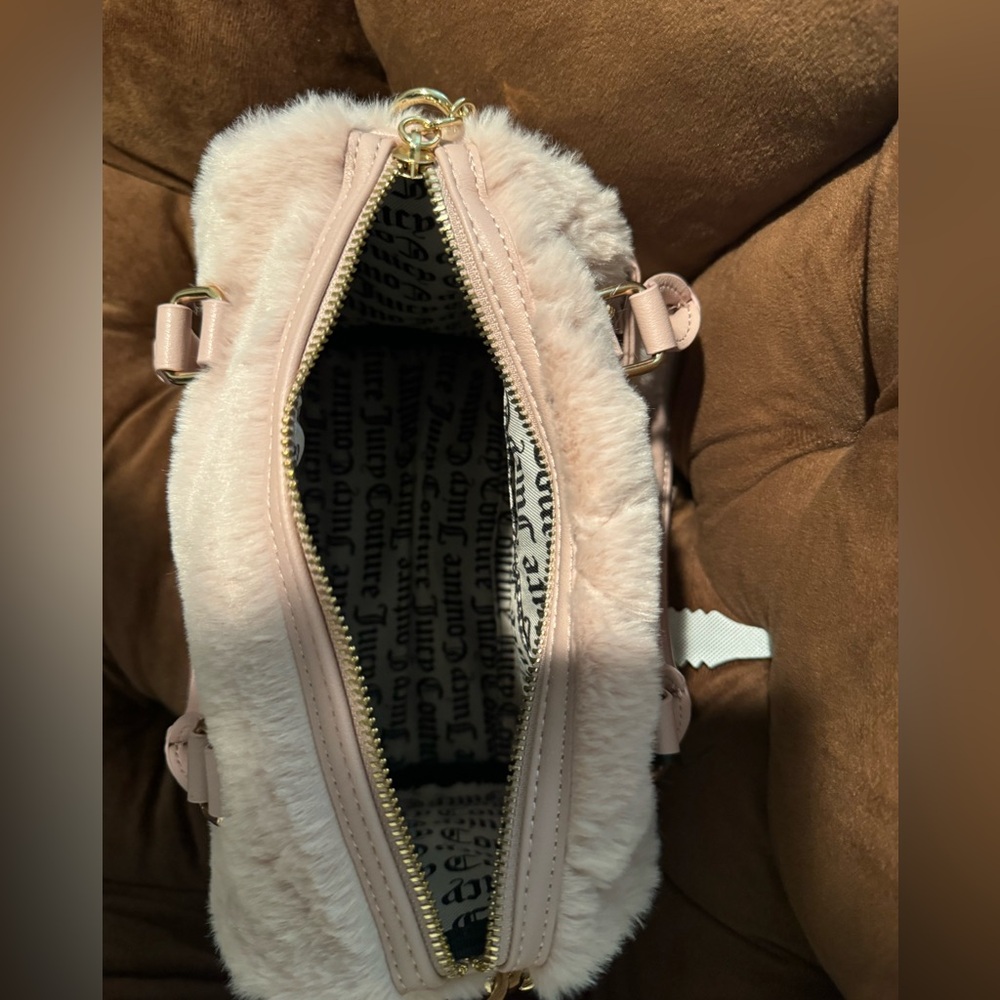 COPY - Juicy Couture LETS GET COZY SATCHEL - Picture 3 of 5